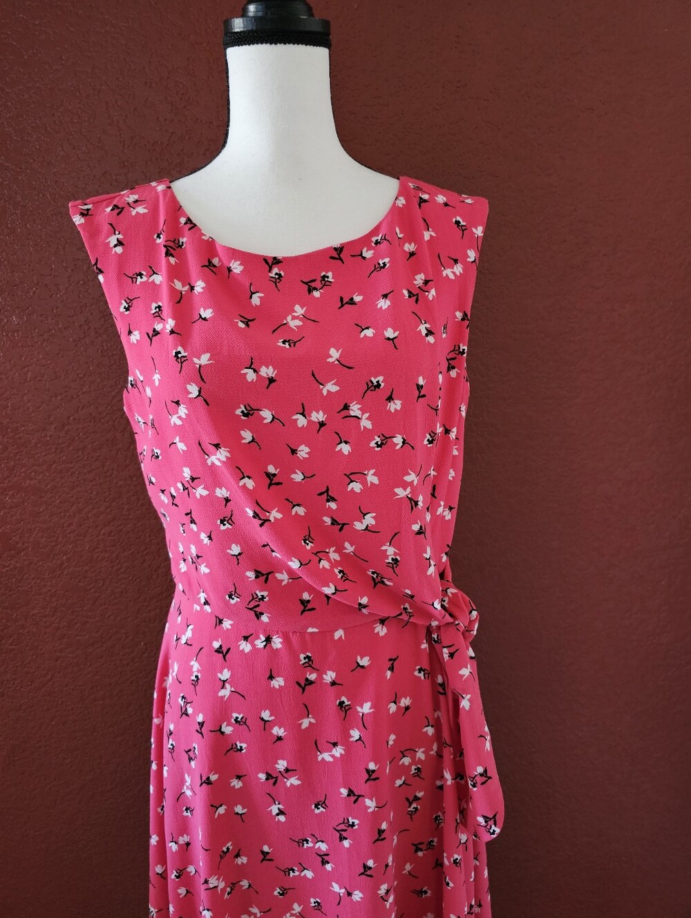 Women’s Pink Floral Tie-Waist Sleeveless Dress - Picture 7 of 13